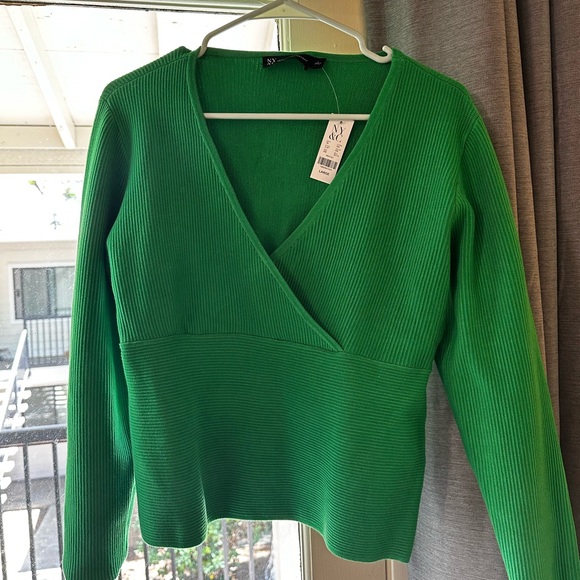 NY&Co V-Neck Contour Sweater - Picture 2 of 4